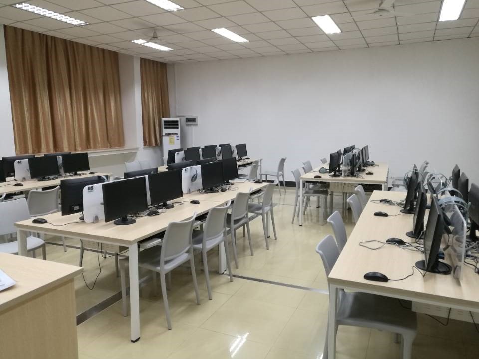 信息化教学条件的优化 计算机软硬件及辅助设备零售的启示