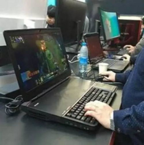 京东同步美国CES展，多款游戏产品及VR设备亮相，引领计算机软硬件零售新潮流